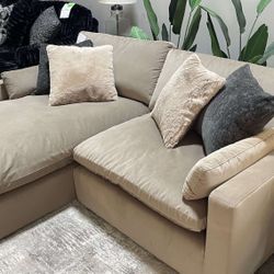 AP🎉 Great 2-Piece Sectional with Chaise/ Fast Delivery - Financing 