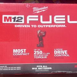 Milwaukee 2554-22 M12 FUEL 3/8" Stubby Impact Wrench Kit