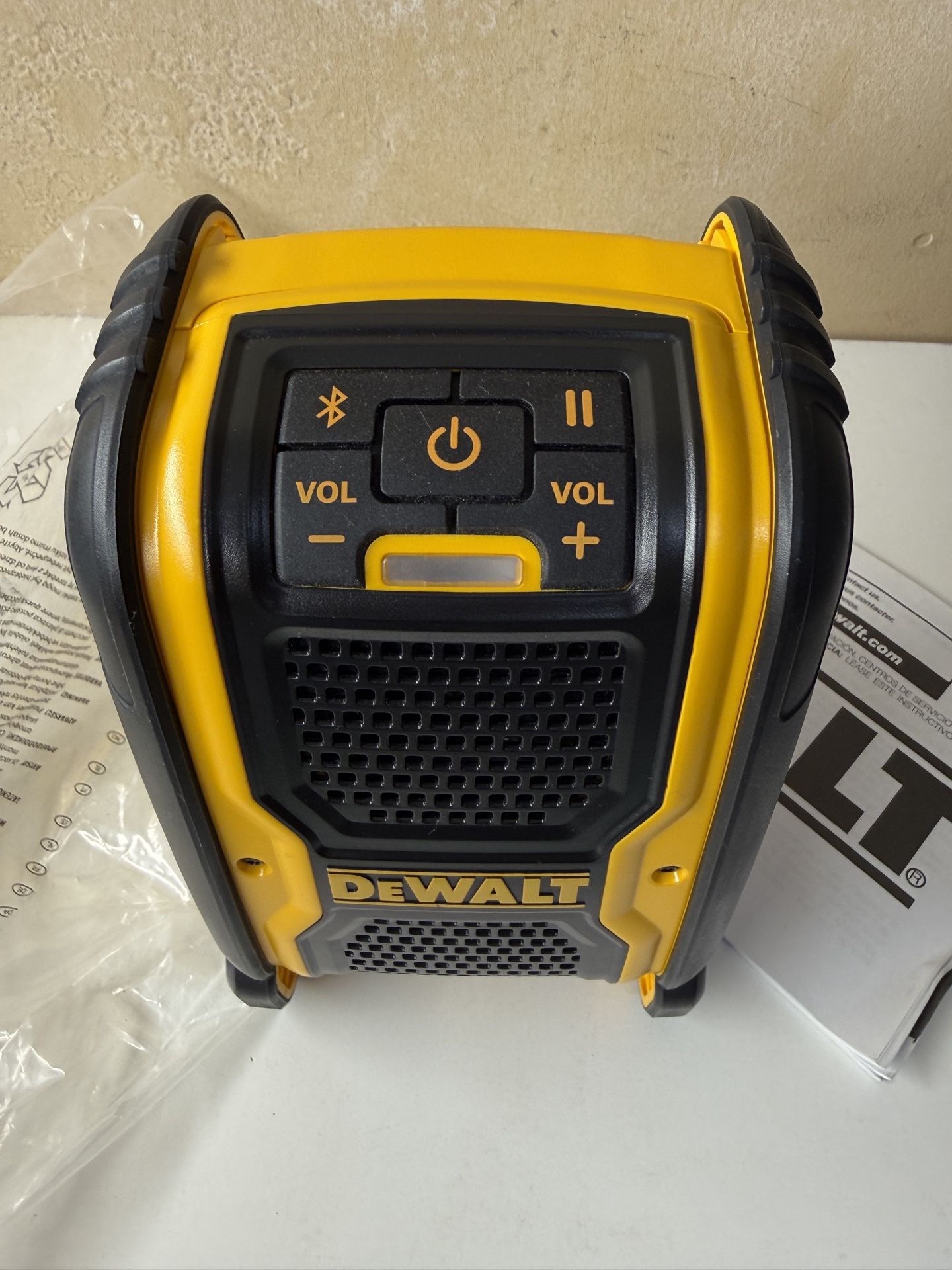 Dewalt Bluetooth Speaker Compact 12v/20v Max    Hablo Español