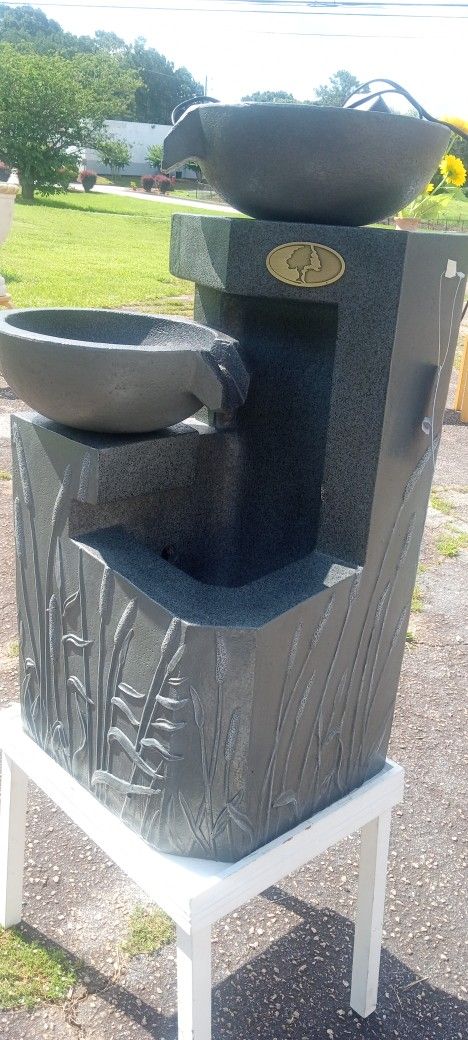 New Awesome Leaf Base Two Tier Water Fountain High Quality Masterpiece Very Detailed 