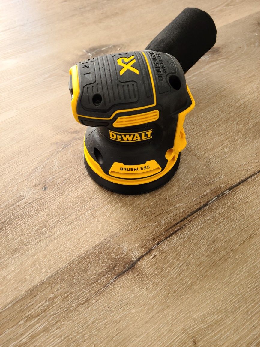 Dewalt 20v Orbital Palm Sander Brushless XR With Variable Speed Brand New Tool Only