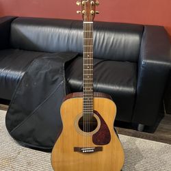 Yamaha F-335 Acoustic Dreadnaught Guitar w Gigbag Case