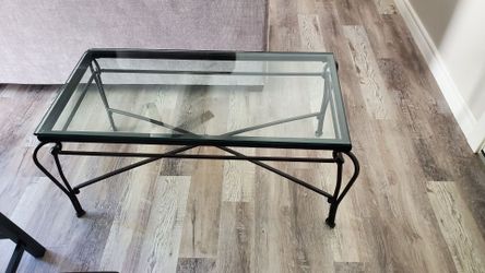 Glass coffe table -20"×40", black frame
