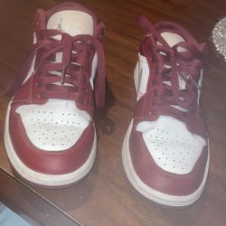 jordan 1s lows Size 8.5