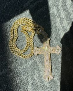 Iced Out Cross Pendant Cuban Link Chain