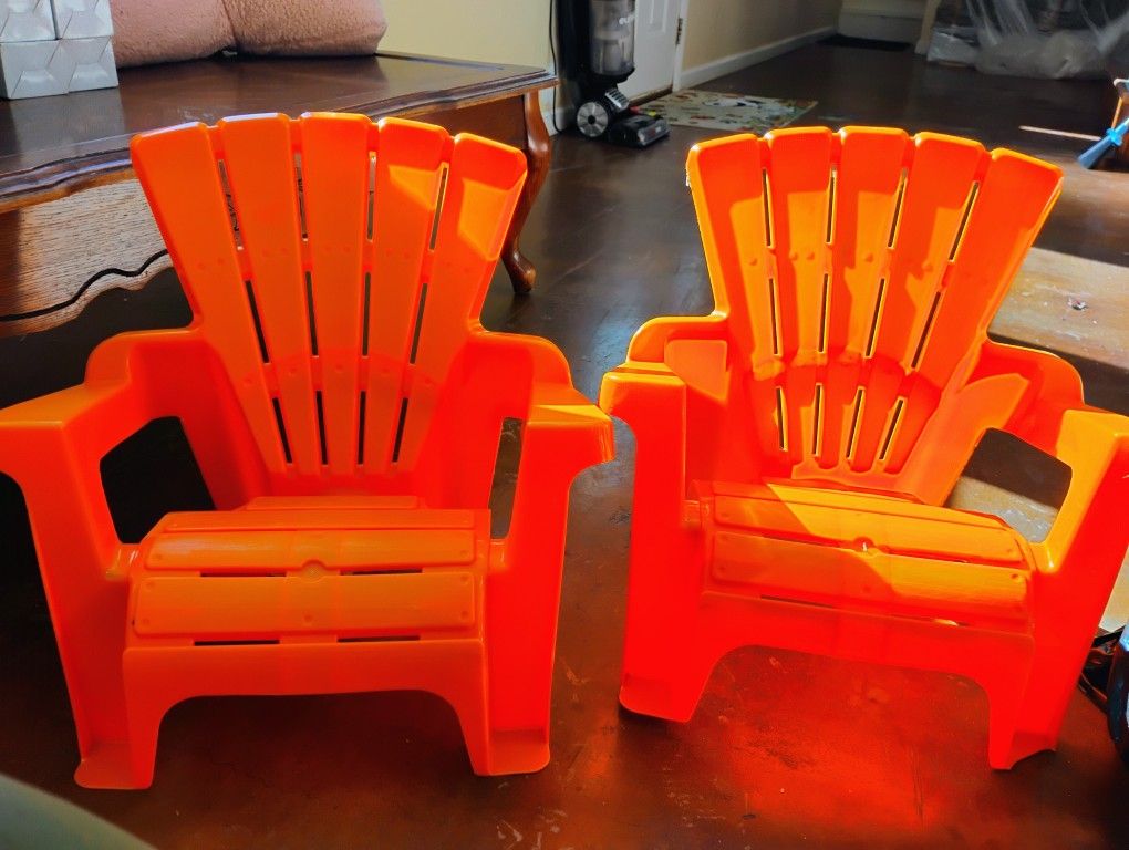2 Toddler Sized Chairs