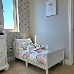 Delta Children Bennett Wood Toddler Bed - Bianca White