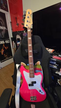 Mark Hoppus only 300 made! Fender jazzmaster bass