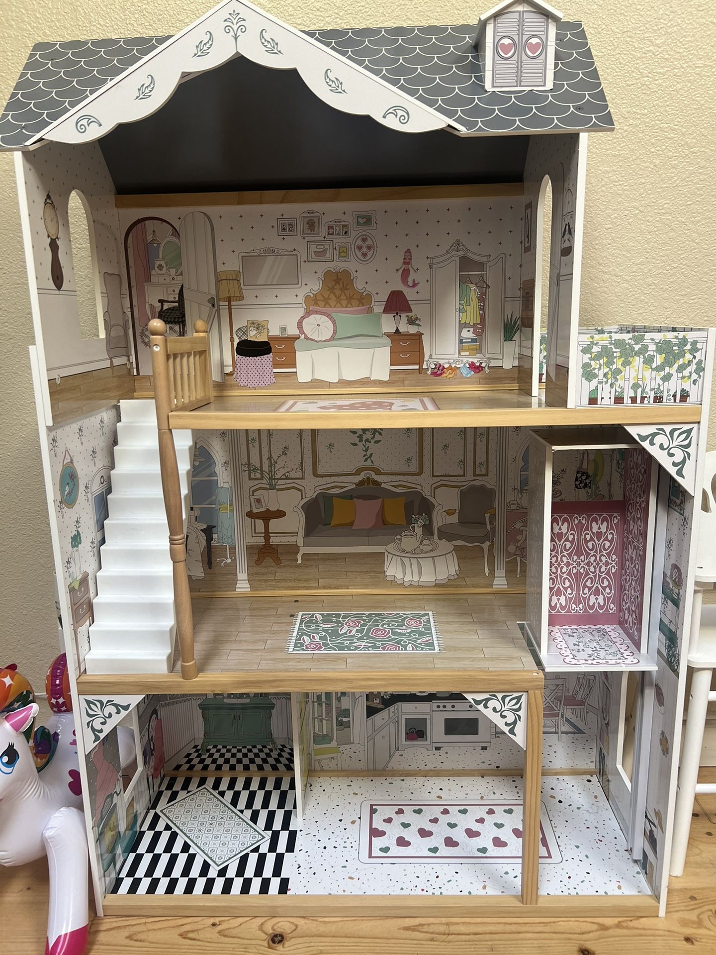 Dollhouse w/ Accessories