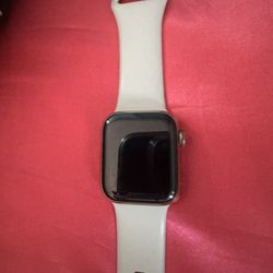 APPLE WATCH SERIES 4 **GREAT CONDITION**