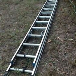 32 Foot Aluminum Ladder 
