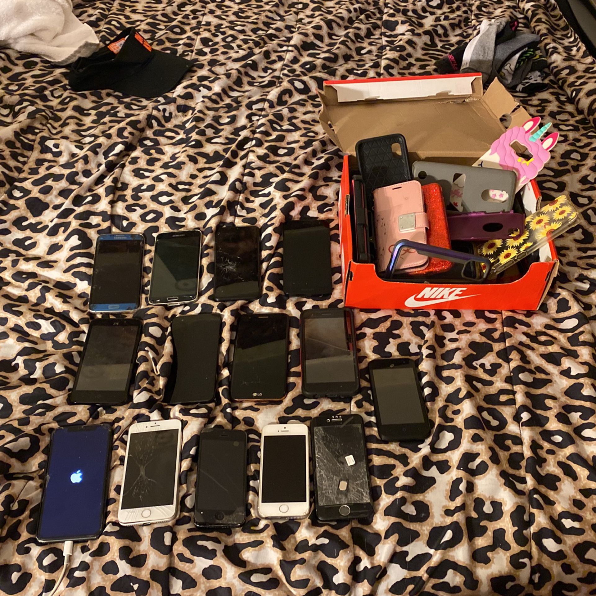14 Cell Phones For Sale As A Bundle Or Singles I Have 5 I Phones Ranging From Series 11 To Series 4!4 Lg Phones!4 Samsung Phones And Box Of Cases!!