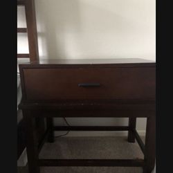 Solid Wooden End Table/night Stand 