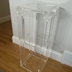 Lucite Clear Acrylic Table In Excellent Condition 28.5” High X 12” Wide