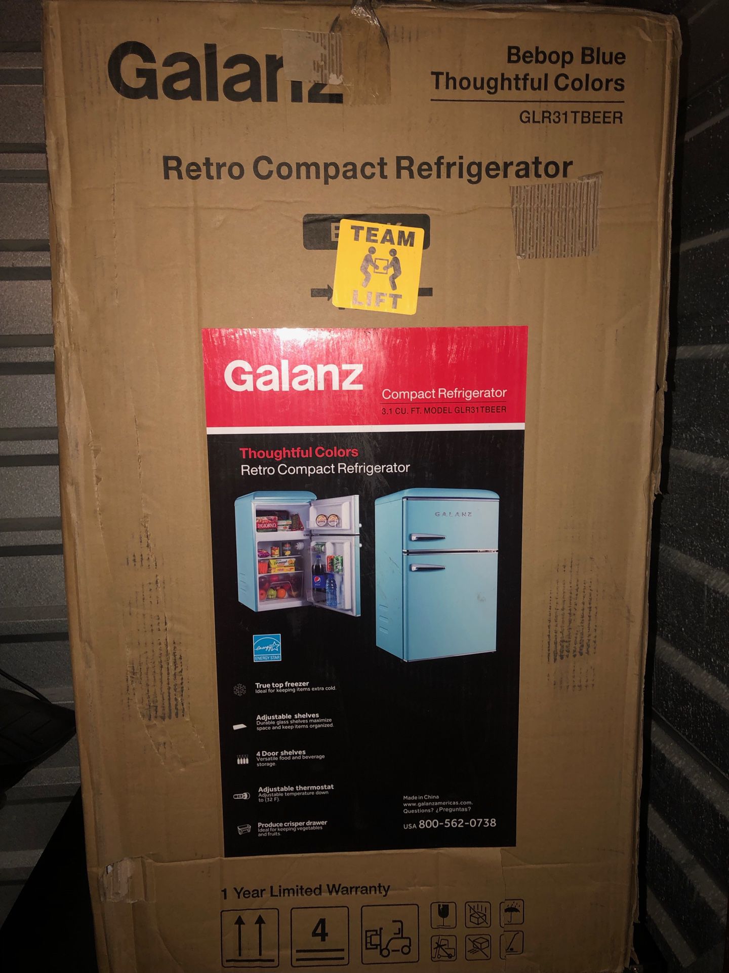 Galanz 3.1 Cu FT Mini Refrigerator/Freezer for Sale in Kent, WA