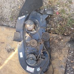 ((READ AD))((42" Troybilt/cubcadet ZEROTURN DECK)) Zeroturn Mower 