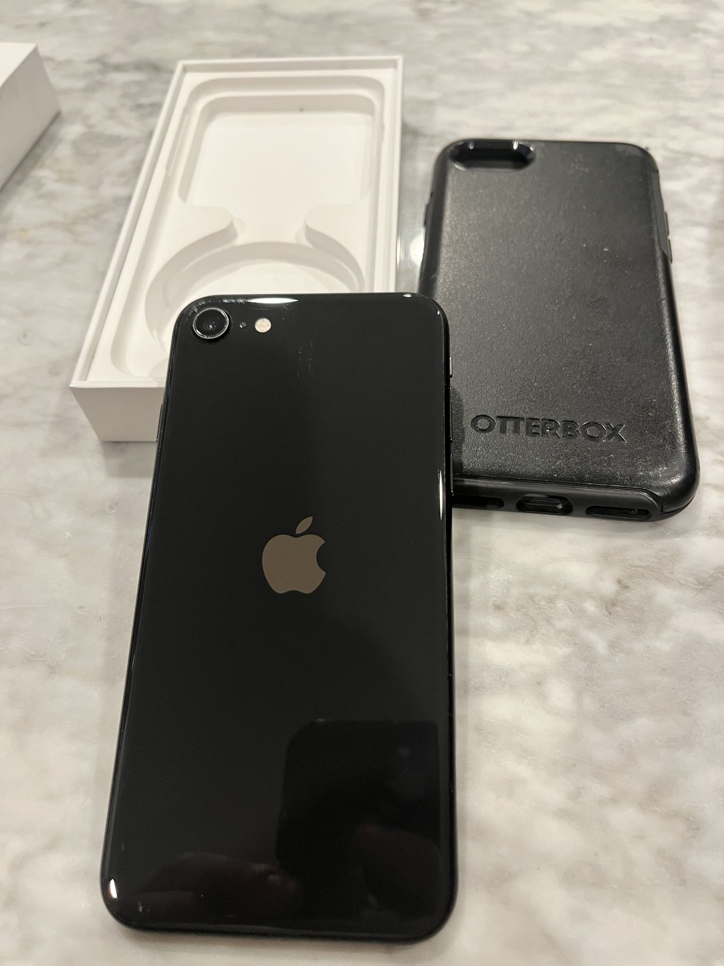 iPhone SE With Otterbox Case And Screen Protector