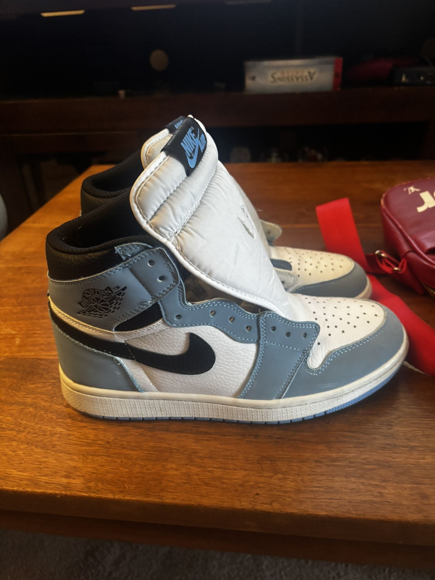 Jordan 1s Light Bule Size 8.5 Men’s