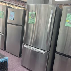 Refrigerator 33” Wide Bottom Freezer New Open Box And 1 Year Warranty 