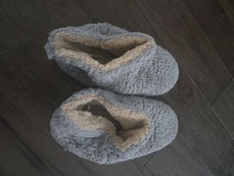 Grey fuzzy indoor slippers