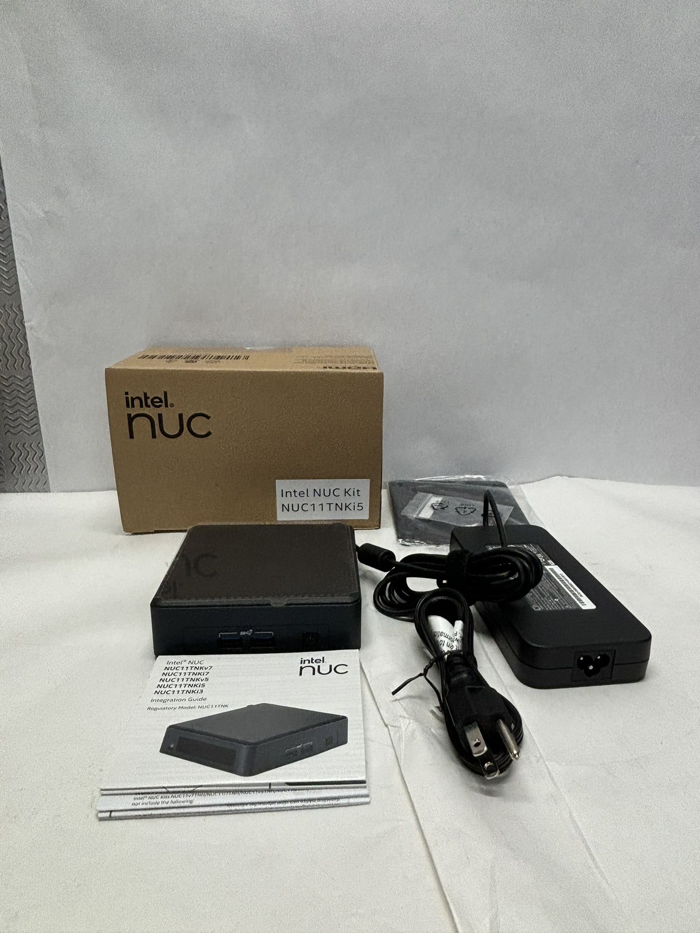 Intel NUC11TNKi5 11th Gen Core i5-1135G7 16GB RAM 500GB SSD 2.4GHz Win/10 Pro