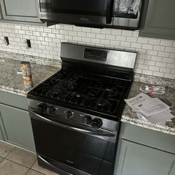 Black Stainless Frigidaire Gas Stove 