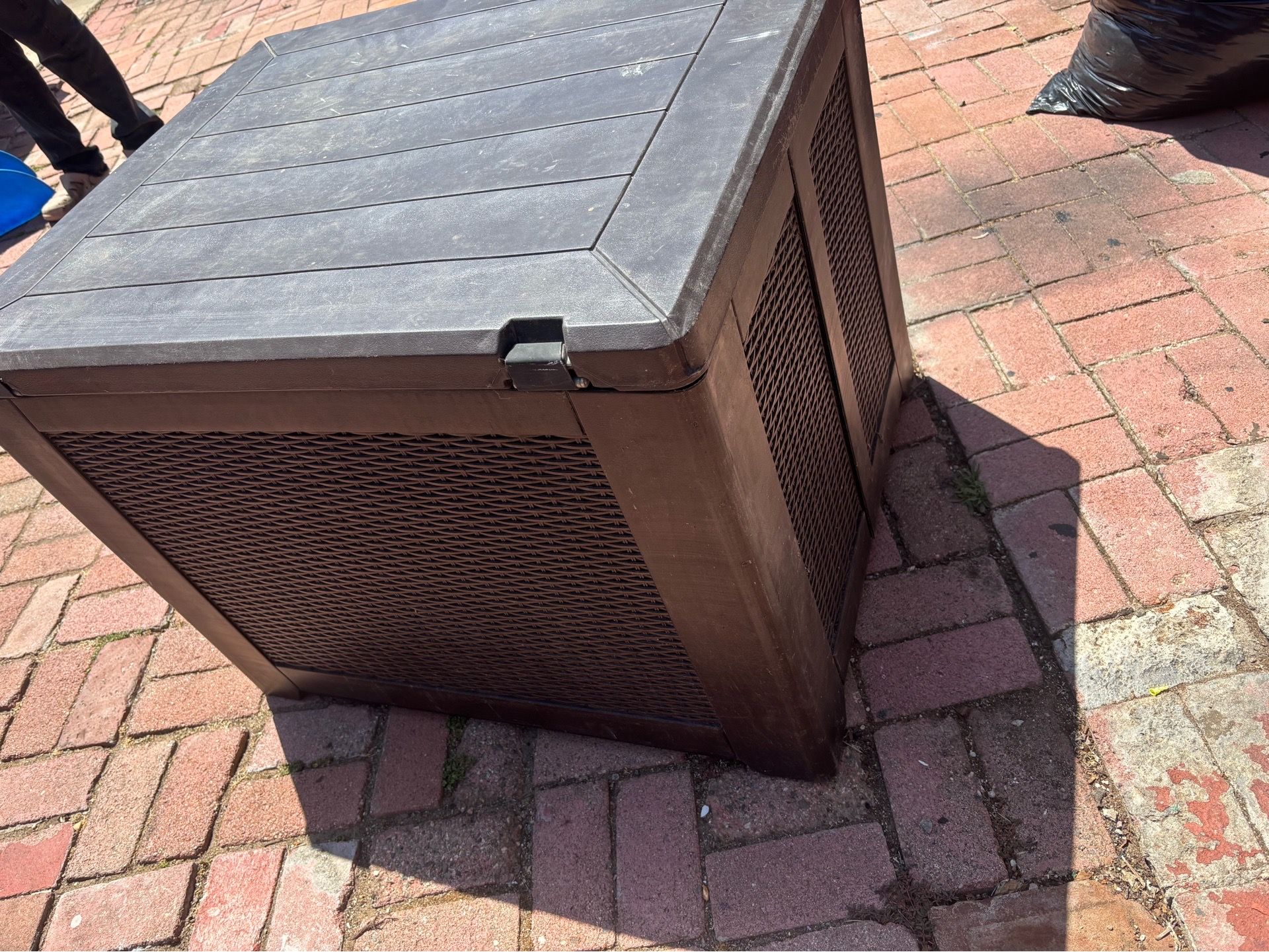 Storage box