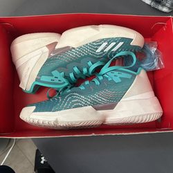 Donovan Mitchell Size 10 