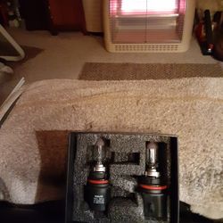 Two Phillips 9007 Long Life Headlight Bulbs