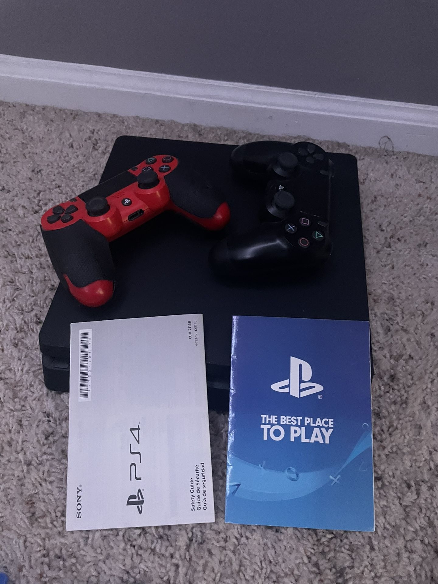 Sony PlayStation 4 Black + 2 Controllers + Cords