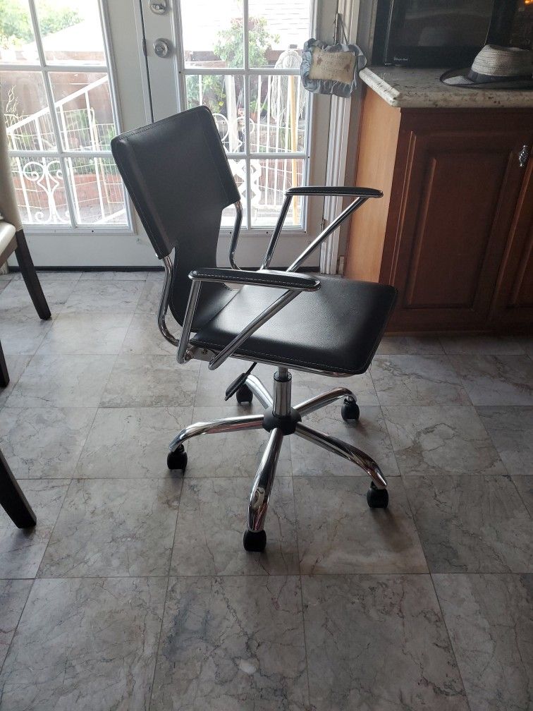 Desk Leader Chair . $80 ..o.b.o