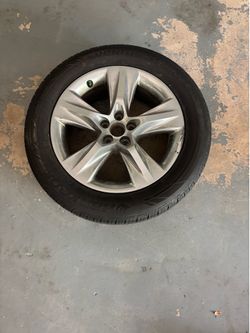 2015 Toyota highlander silver colour  Rims with tyre