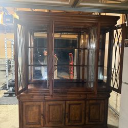 VINTAGE CHINA CABINET/DISPLAY CABINET