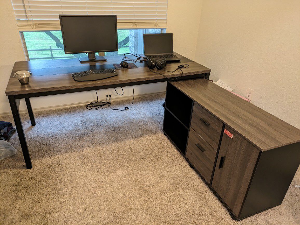 Desk With Movable File Cabinet 