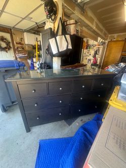 BLACK DRESSER