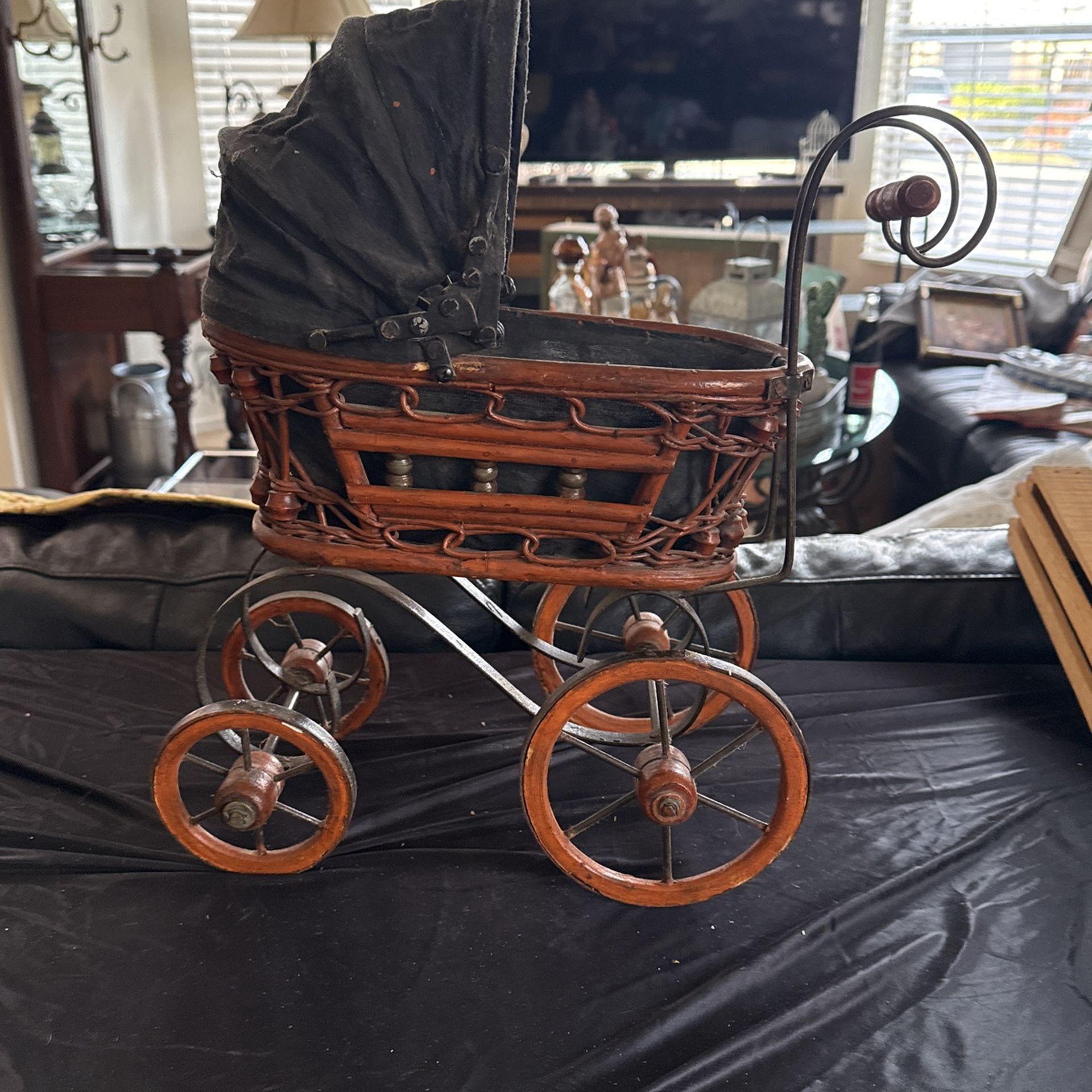 Antique Baby Doll Carriage,
