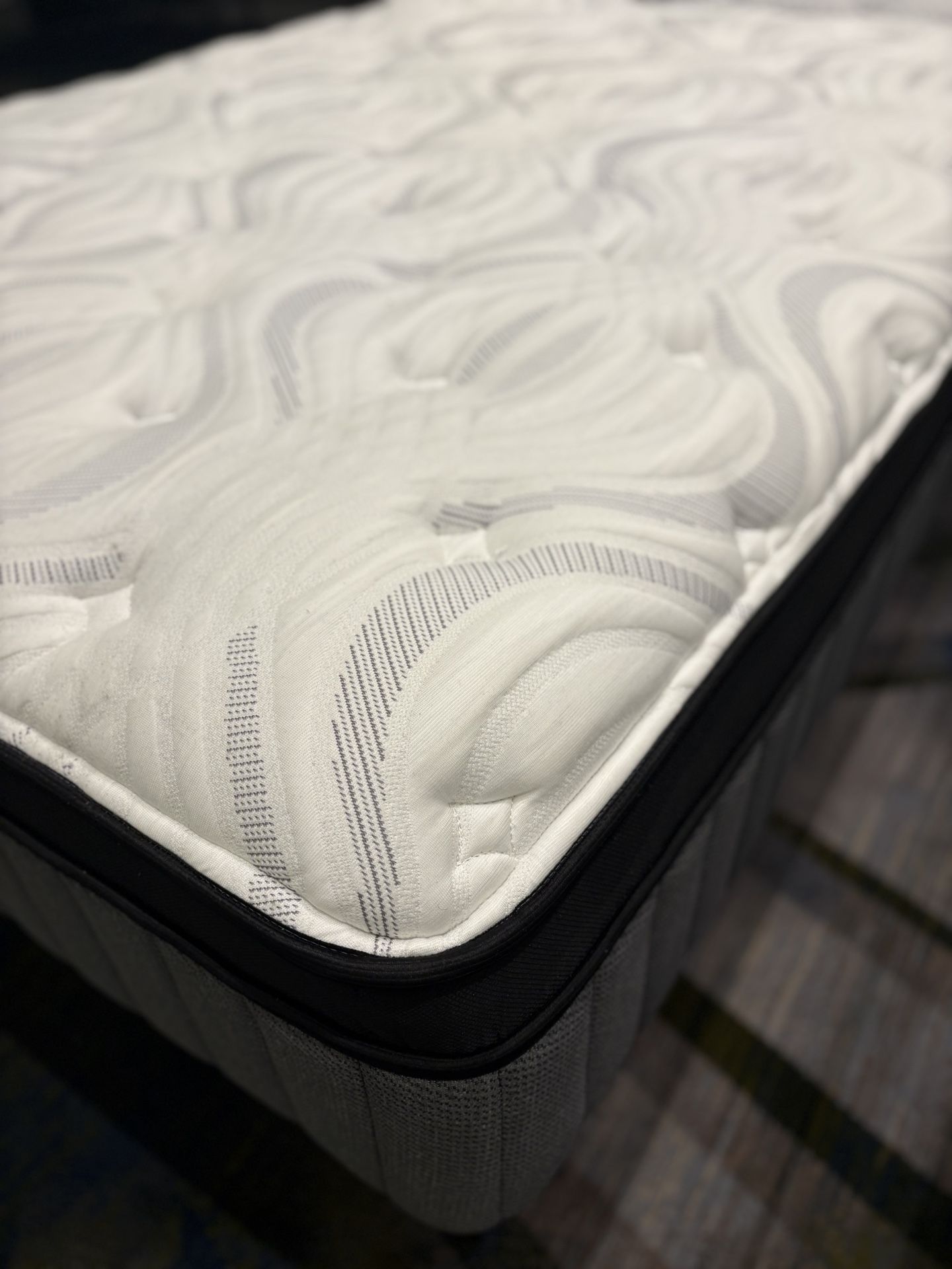 Queen Mattress And Boxspring 