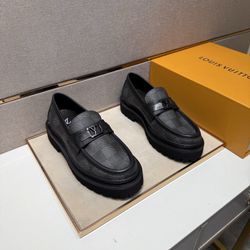 LV Men’s Leather Shoes With Box 2026 New 