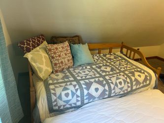 Day bed with trundle