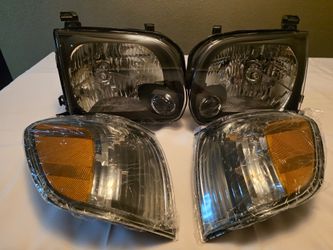 NEW 2005–2006 Toyota Tundra Headlights & Corner Lights – Driver & Passenger