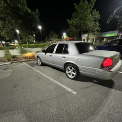 2004 Ford Crown Victoria