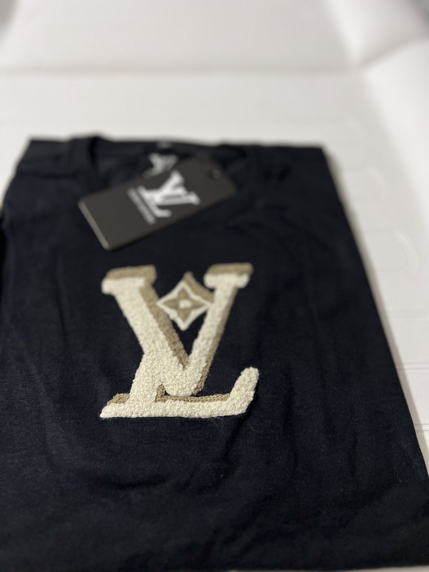 Louis Vuitton Shirt button down Black Sz L for Sale in Hialeah, FL - OfferUp