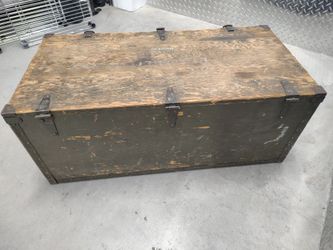 Vintage 1942 WWII US Army Footlocker Trunk Kleber Luggage Co
Wood Tray Pinup