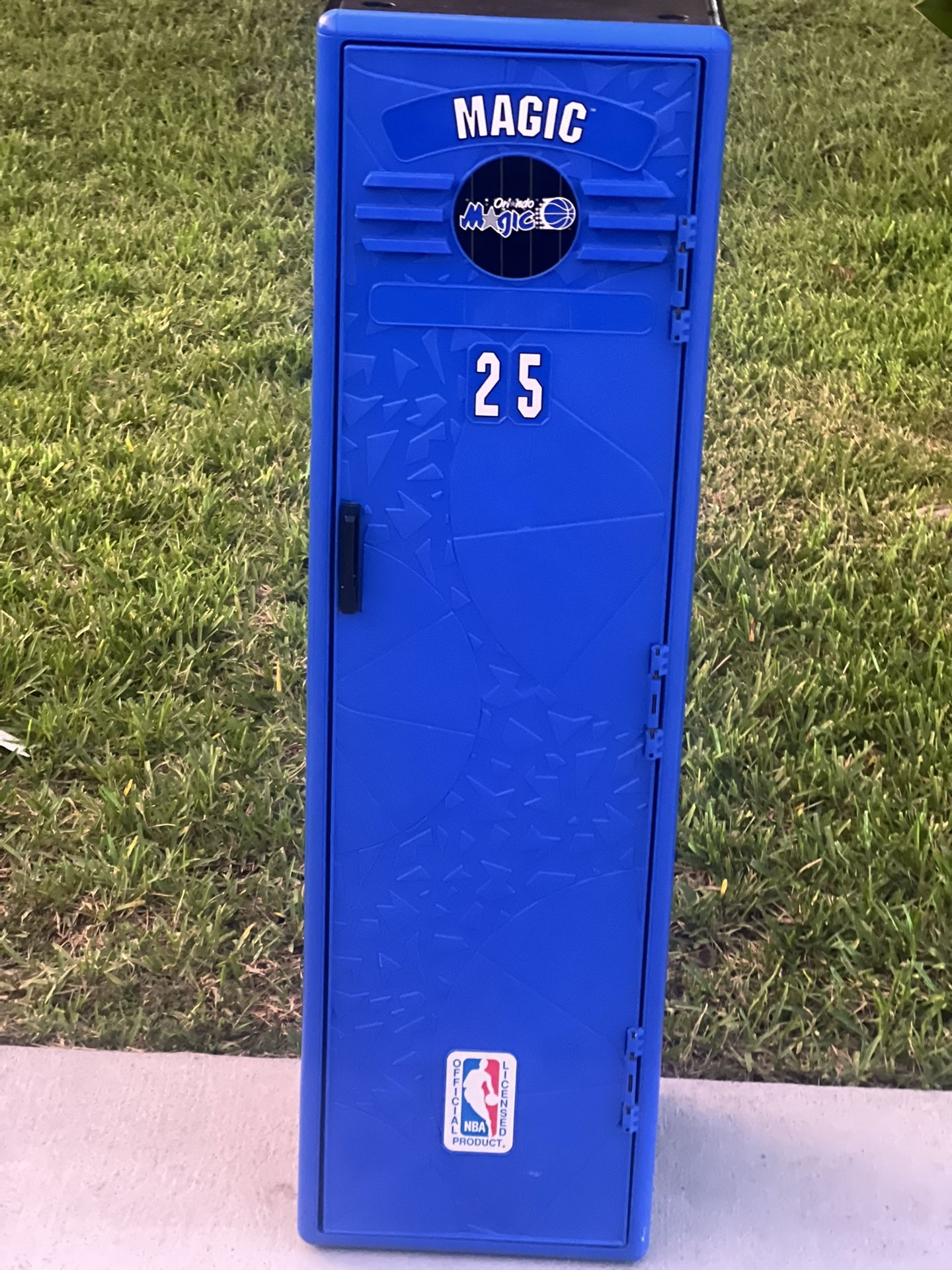 Orlando Magic Suncast Corp 1993 Vintage NBA Kids Locker Rare Great Shape . Used in good condition with minor cosmetic blemishes. These blemishes are i