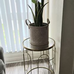 Side gold mirror table