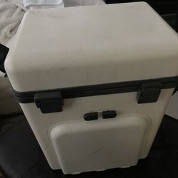 Wine Cooler /Cheese Utensils