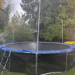 15’ Trampoline 