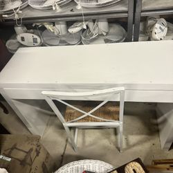 White Table An Chair 