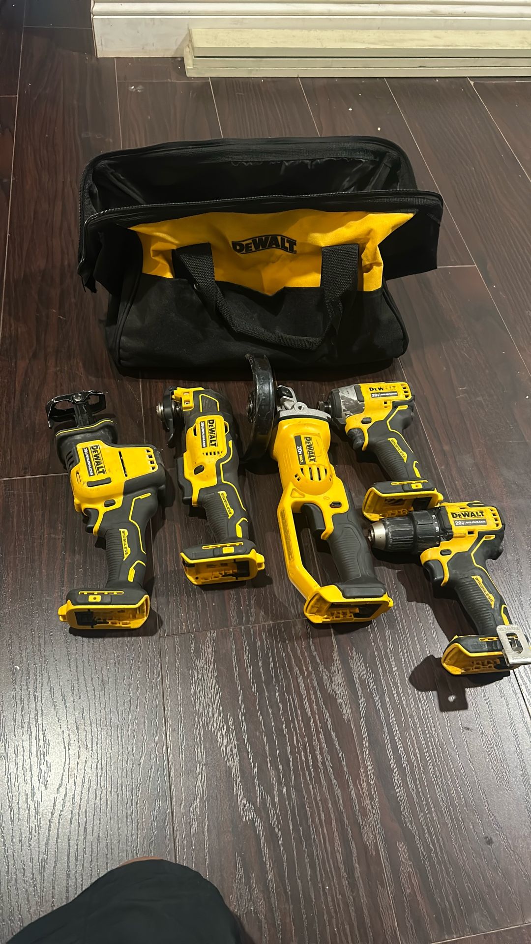 Dewalt 20 V Brushless Atomic Compact Series
