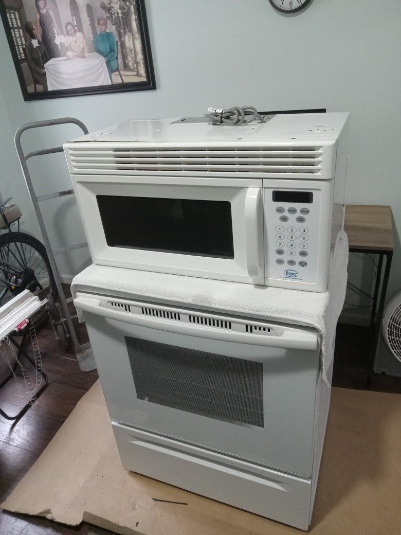Roper range top microwave action, excellent condition. Made by Whirlpool The Oven shout Crane, excellent condition.